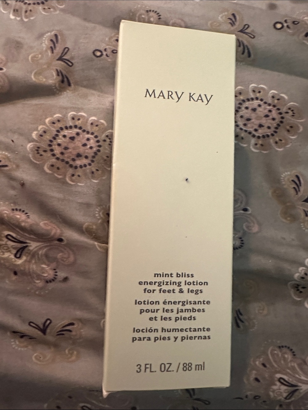 Mary Kay Mint Bliss Energizing Lotion — White and Black Packaging